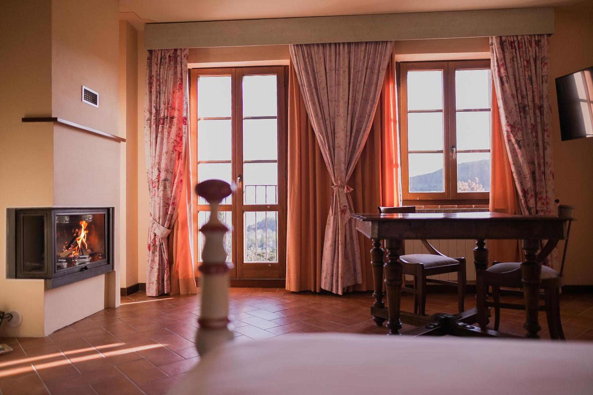 Borgo I Tre Baroni - Spa Suites & Resort Poppi Exteriér fotografie